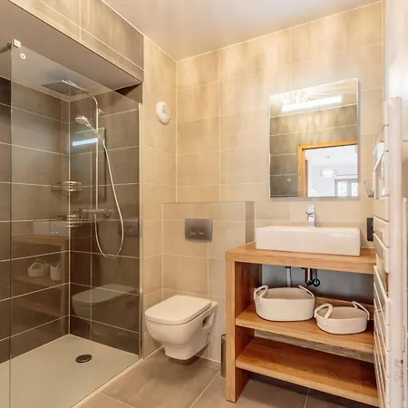 Apartment 6 Pers Avec Terrasse, Parking Et Wifi A Champagny-en-vanoise - Fr-1-638-23 La Plagne