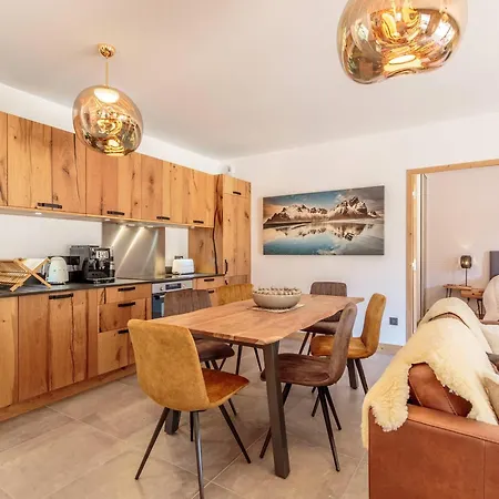 Apartment 6 Pers Avec Terrasse, Parking Et Wifi A Champagny-en-vanoise - Fr-1-638-23 *