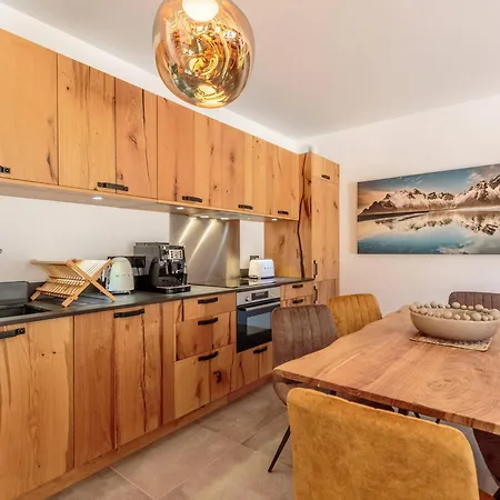 6 Pers Avec Terrasse, Parking Et Wifi A Champagny-en-vanoise - Fr-1-638-23 Apartment La Plagne