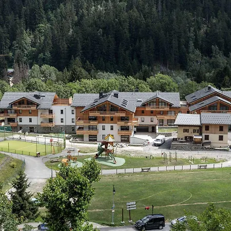 6 Pers Avec Terrasse, Parking Et Wifi A Champagny-en-vanoise - Fr-1-638-23 Apartment
